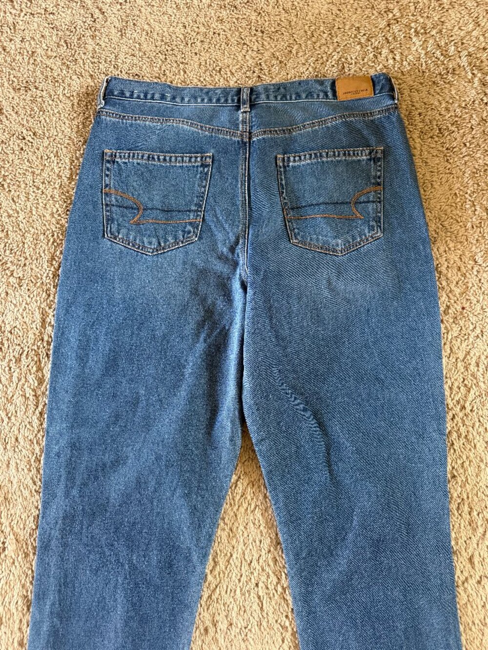 American Eagle High Rise Medium Wash Mom Jean - Size 14 Long - Picture 6 of 11